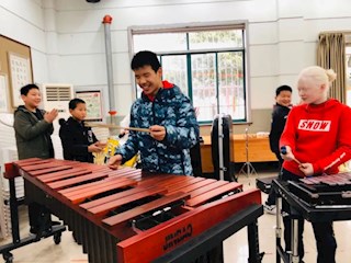 同在藍(lán)天下，同奏暖冬曲