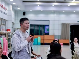 【凌霄新聞臺(tái)】“八階育航”智慧父母課堂：不吼不叫，如何贏得孩子的合作